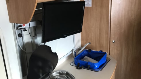 Freedom in the self-sufficient and spacious alcove mobile home