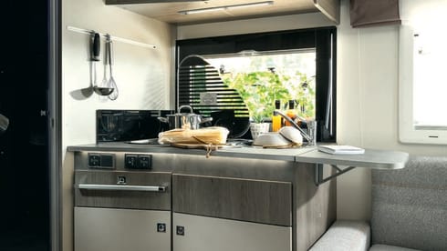 New (2022) spacious camper with Kingsize lifting bed - Chausson 720, model 2022  