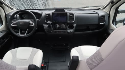 Zorgeloos op reis in een 3p Dethleffs 2025–fietsen veilig opgeborgen!