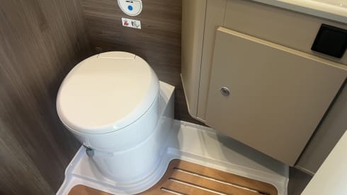 Luxury 6p Mercedes-Benz camper