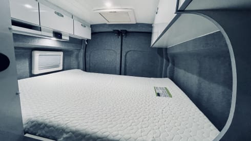 Cilla – 3 berth professionally converted Ford bus (2018)