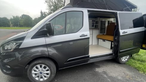 stravaig – Ford transit custom Campervan 4 berth