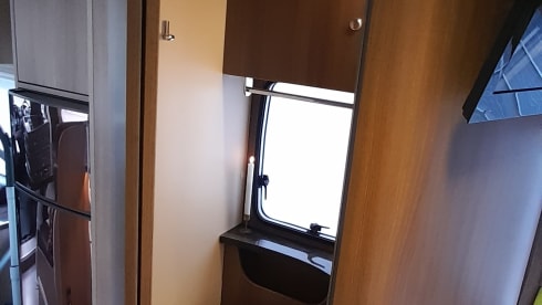 Spacious 4 person Challenger camper with queen bed