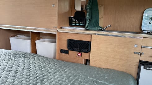 2p Renault campervan uit 2004