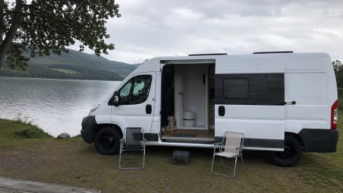 Ashton – Renault campervan met 2 slaapplaatsen uit 2012