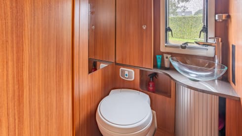 Very luxurious semi-integrated camper with a lot of comfort