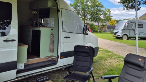 B&Bus – COZY AND COMFORTABLE VW CRAFTER CAMPER VAN