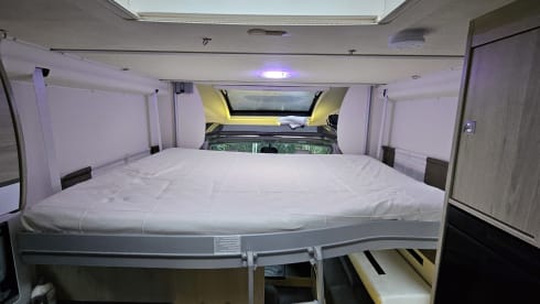 Challenger – Comfortable semi-integrated with large queen bed and lots of light