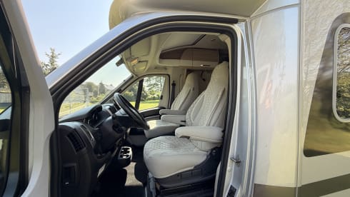 Burstner Nexxo T740 – 3p Bürstner semi-integrated uit 2015