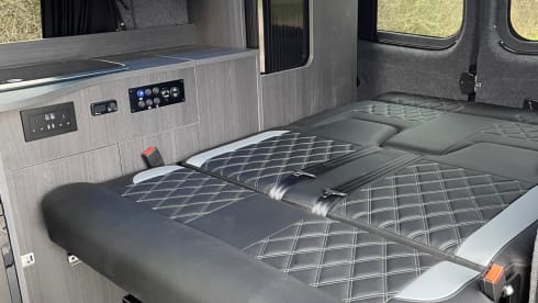 Renault Traffic SL Campervan 4 Birth