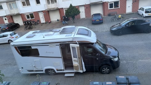 Integral very spacious camper Mercedes Burstner 2020