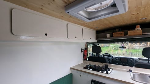 The Eagle – Bus camper 2 person Renault Master 2016 (2 x length bed!)