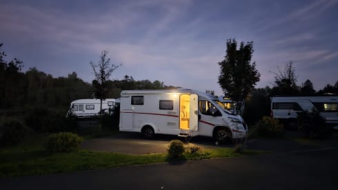 Almost new compact Sunlight (Hymer) type V66 with complete inventory