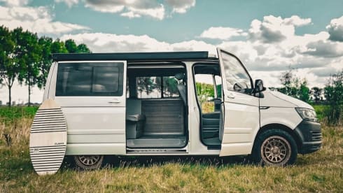 Django – 4p Volkswagen campervan uit 2018