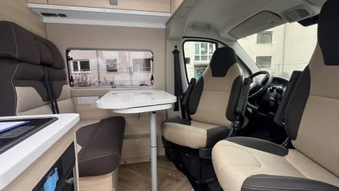 KAMS348 – Chausson First Line V594