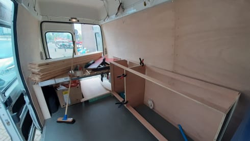 Hippiebus – Handmade really beautiful hippievan with solar panels