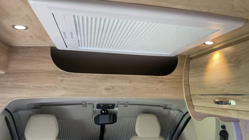 Benson – Ford Campervan mit 4 Schlafplätzen ab 2021