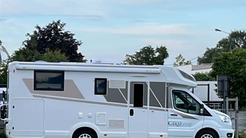 5p Ford bus uit 2024 MClouis CARAT 