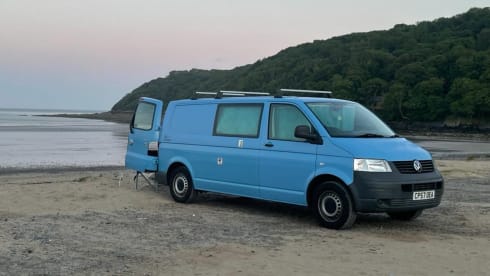 Bluey – 2 berth VW Campervan 
