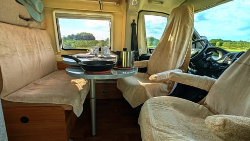 Onze Brût – 2-person Pössl bus from 2014