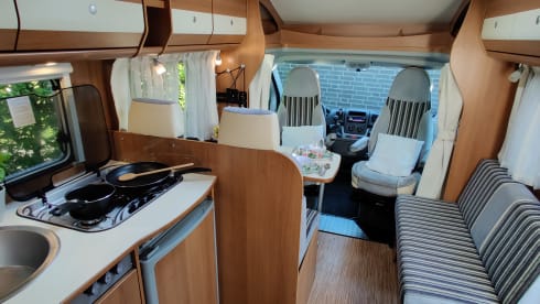 Beautiful, spacious and very nice camper for 2-4 people