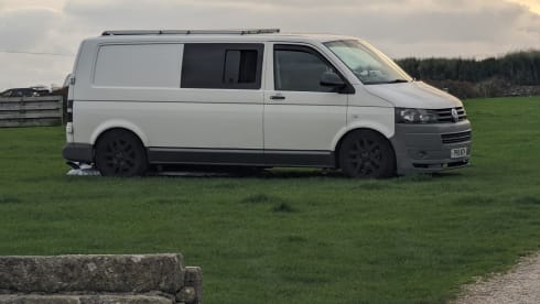 Big Dave – VW Transporter LWB - Perfect van for your first camping trip! Dogs allowed!