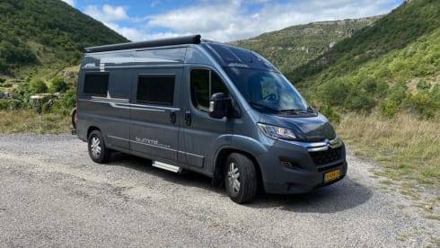 Luxury off grid bus camper from 2018