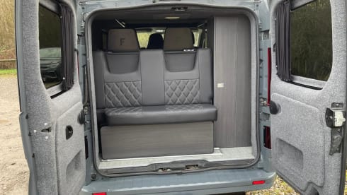 Renault Traffic SL Campervan 4 Birth