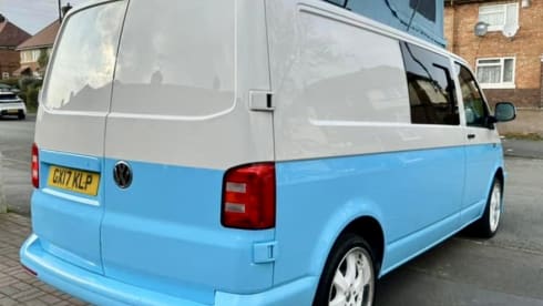 Road surfer – 4 berth Volkswagen campervan from 2017