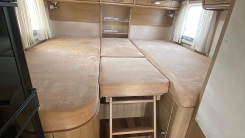 Kap – 4 person Hymer integrated with length beds!