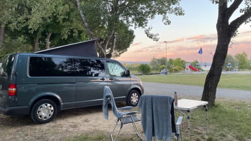 2 pers. Gezellige Camper met nieuw interieur !! – WINTER RATE, from 4 weeks rental, € 50.00 per day!   