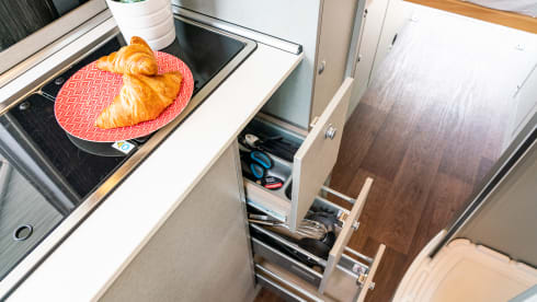 Luxe Hymer buscamper met lengte bedden