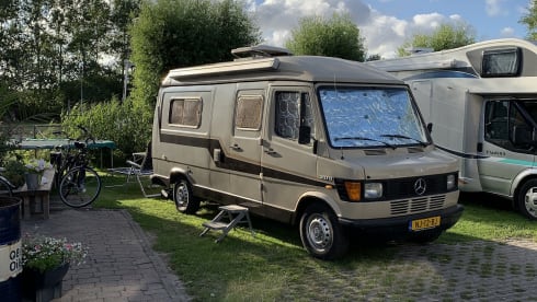 Sjaak  – 2p Mercedes-Benz bus oldtimer from 1979