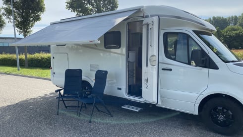 Vrijheid op wielen – Powerful luxury Hymer Mercedes camper semi-integrated from 2019