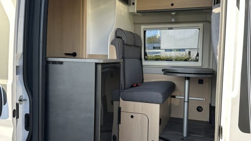 Magic Adventure – 3p Peugeot camper from 2024 is ready to go