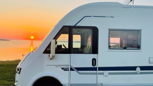 Fully equipped motorhome for a carefree holiday, even in winter!