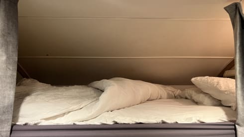 The Adventurer – 6 berth Peugeot AutoQuest 180 