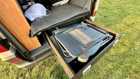 #ExplorerBuzzs – 4 Person MB Vito 4x4 Campervan (2009)