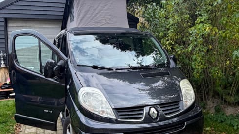 4p Renault campervan uit 2012