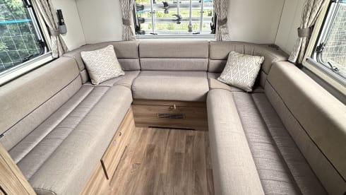 Relax Palace – Swift-nis met 6 slaapplaatsen, gebouwd in 2015.