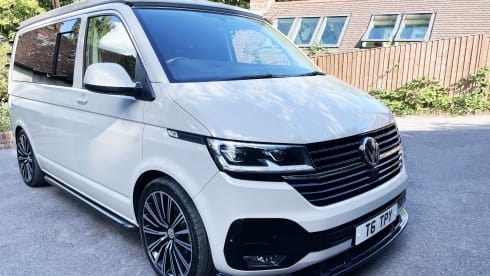 The Lillie camper – 4 berth VW T6.1 camper with awning