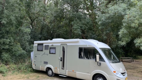 Spacious Luxury Camper 4/5p | hp 170 | transverse bed & lifting bed | complete inventory 