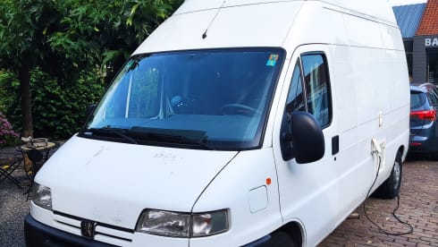 2p Peugeot bus from 2001