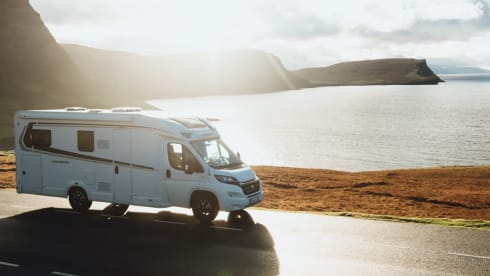 YN25 ASX – Weinsberg CaraSuite 700 ME 4 Berth