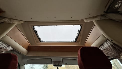 Gezinscamper – 4p Rapido semi-integrated from 2009