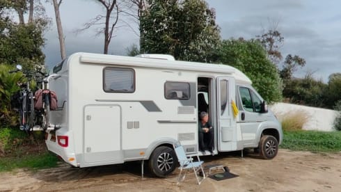 Vakantiemaatje – Adria Compact Plus SL automatic camper semi-internet 2 persons from 2019
