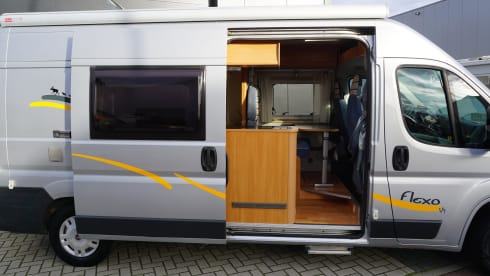 2p Sun Living bus uit 2009