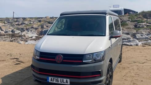 Annie  – 2 berth Volkswagen bus from 2016