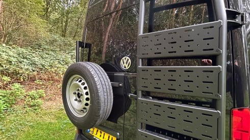 2p luxury off-grid VW Crafter bus camper (2023) autom.