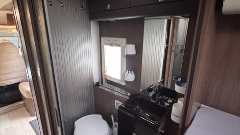 Integral 4 person camper super luxury 